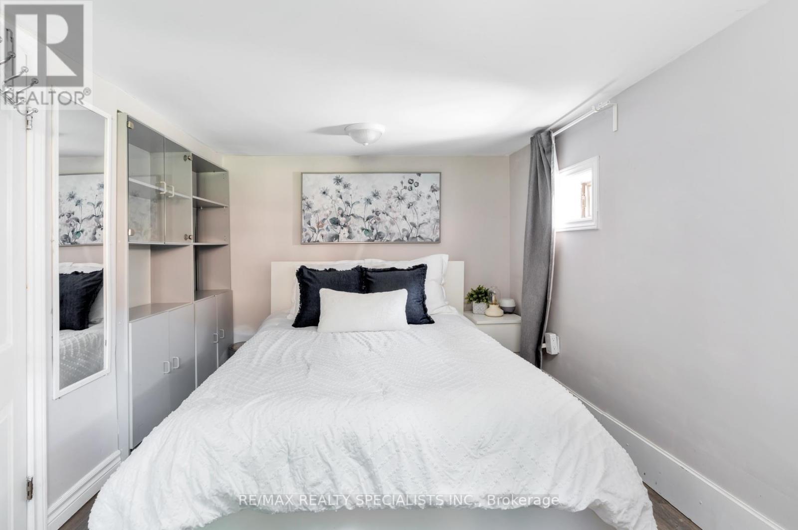 Lower - 290 Westmount Avenue, Toronto, Ontario M6E 3N1 - Photo 12 - C12977410