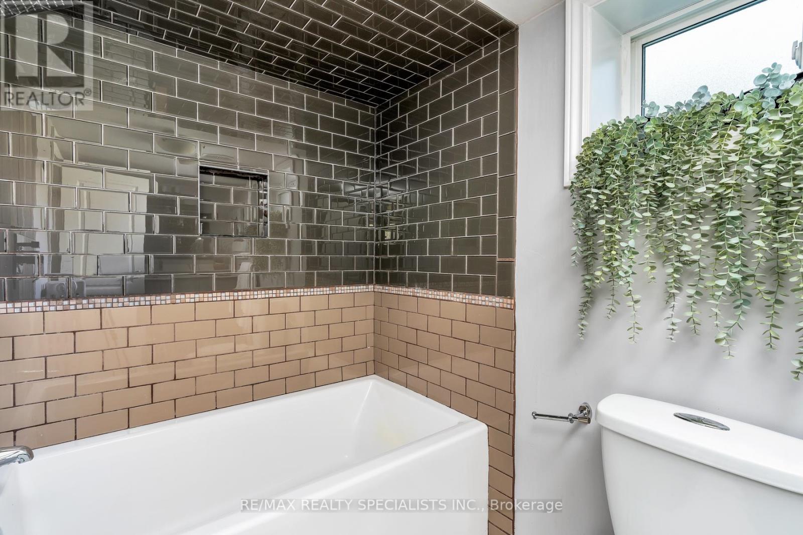 Lower - 290 Westmount Avenue, Toronto, Ontario M6E 3N1 - Photo 14 - C12977410