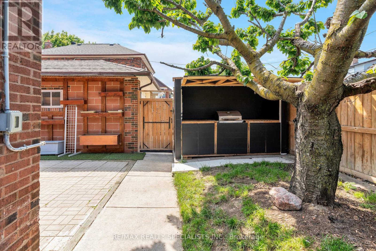 Lower - 290 Westmount Avenue, Toronto, Ontario M6E 3N1 - Photo 16 - C12977410