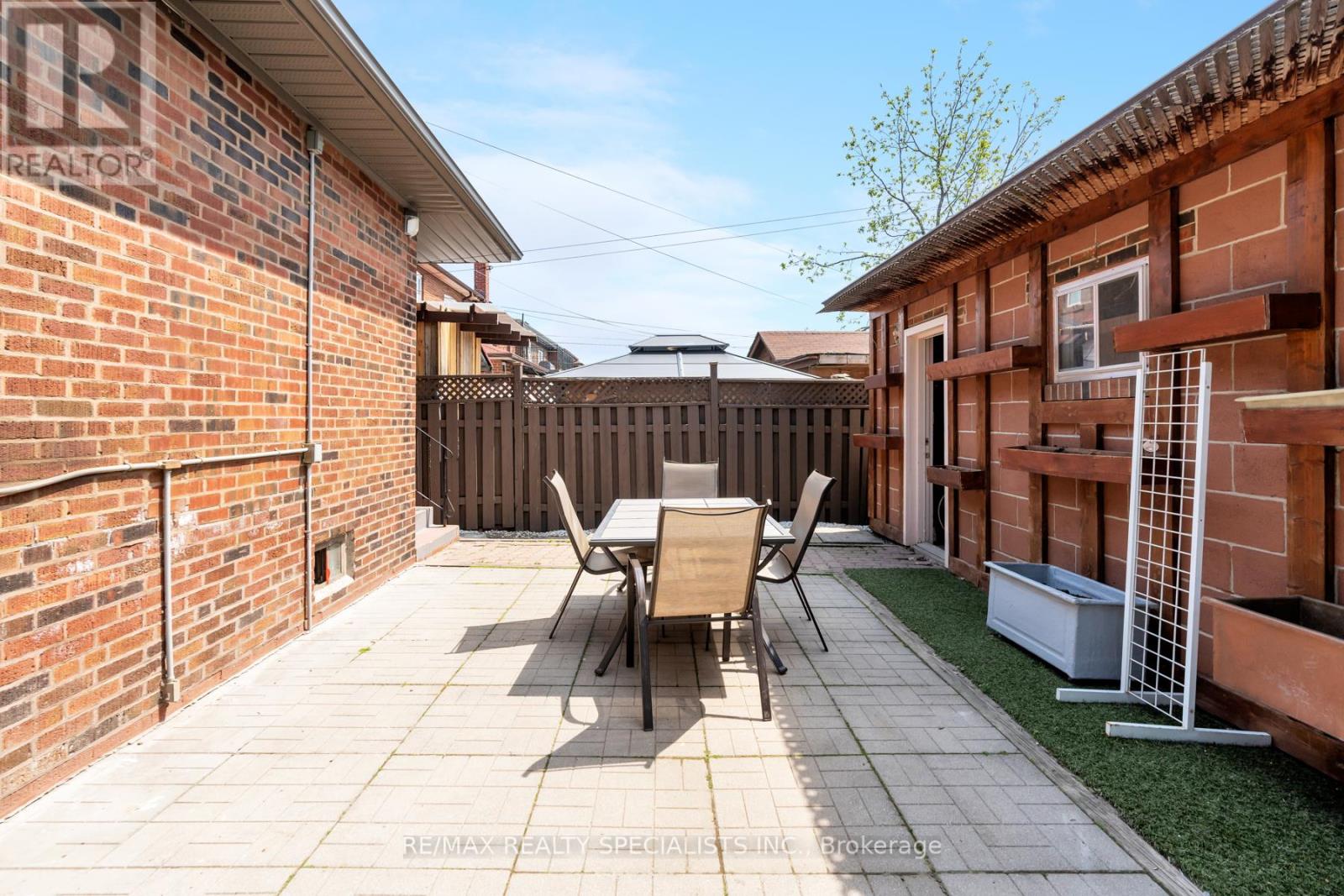 Lower - 290 Westmount Avenue, Toronto, Ontario M6E 3N1 - Photo 18 - C12977410