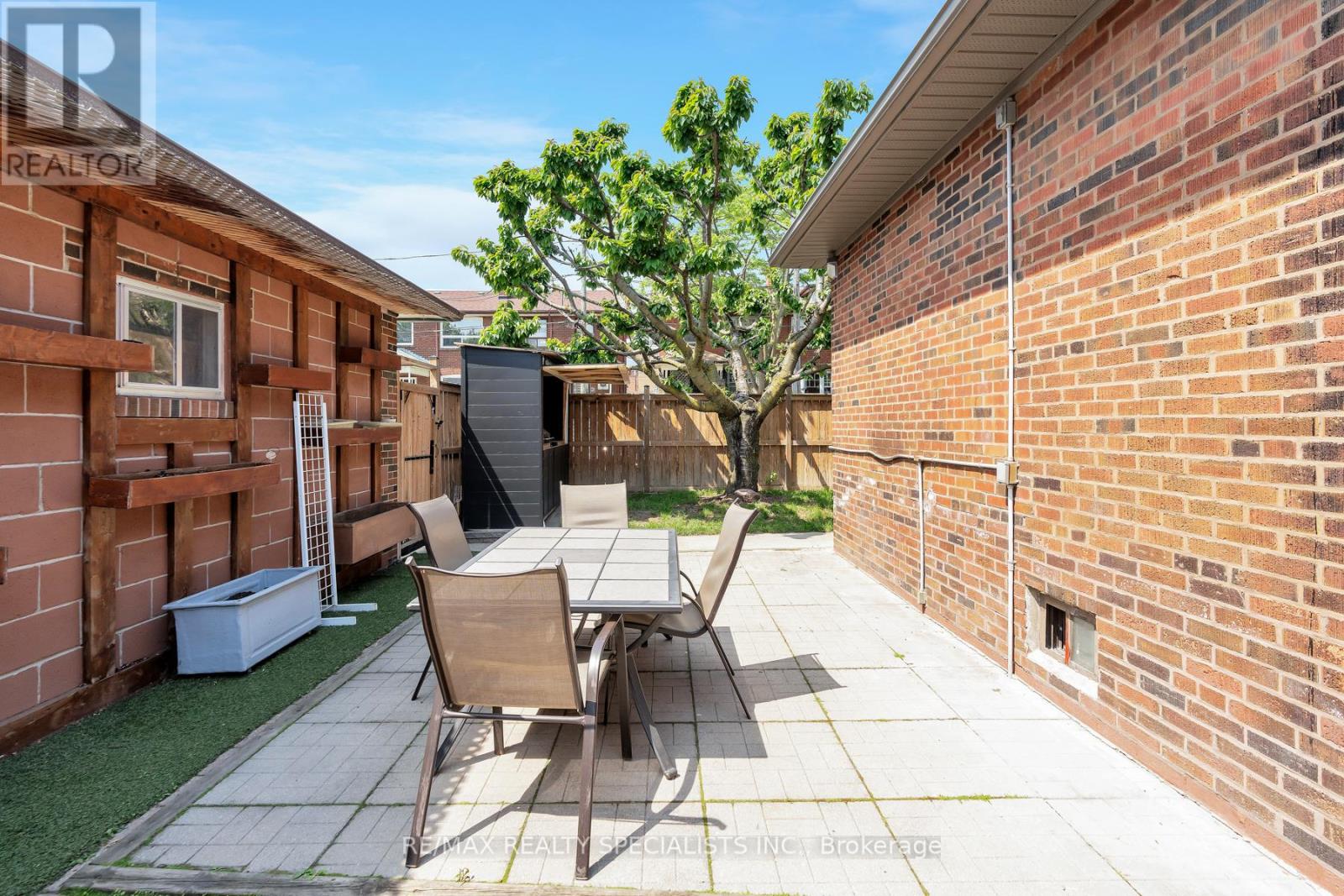 Lower - 290 Westmount Avenue, Toronto, Ontario M6E 3N1 - Photo 19 - C12977410