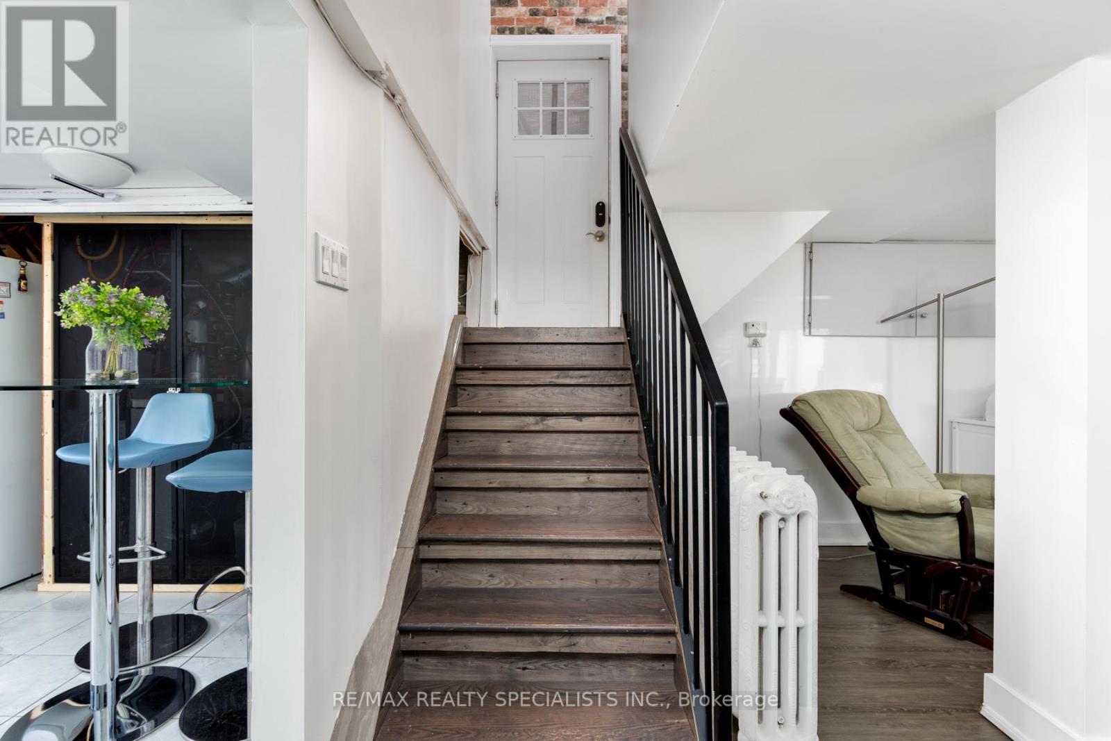 Lower - 290 Westmount Avenue, Toronto, Ontario M6E 3N1 - Photo 3 - C12977410