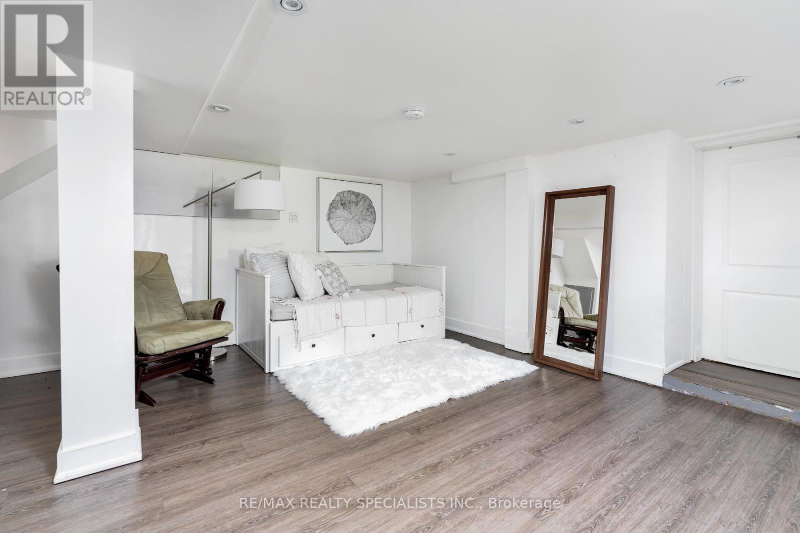 Lower - 290 Westmount Avenue, Toronto, Ontario M6E 3N1 - Photo 5 - C12977410