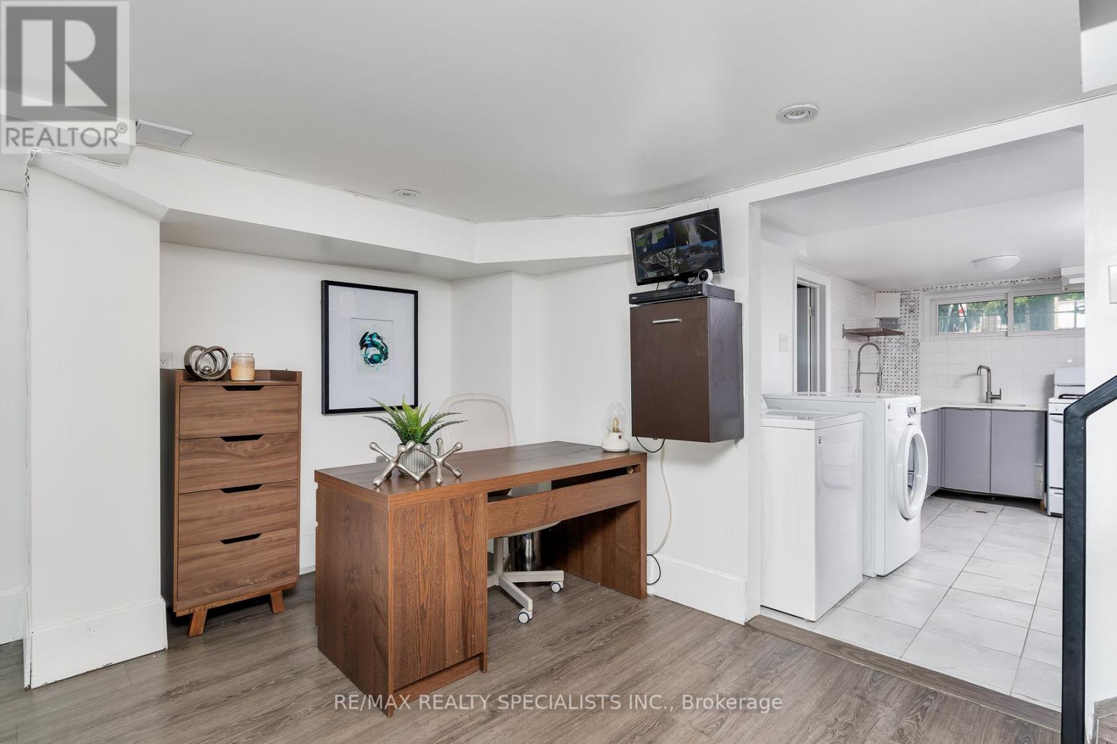 Lower - 290 Westmount Avenue, Toronto, Ontario M6E 3N1 - Photo 8 - C12977410
