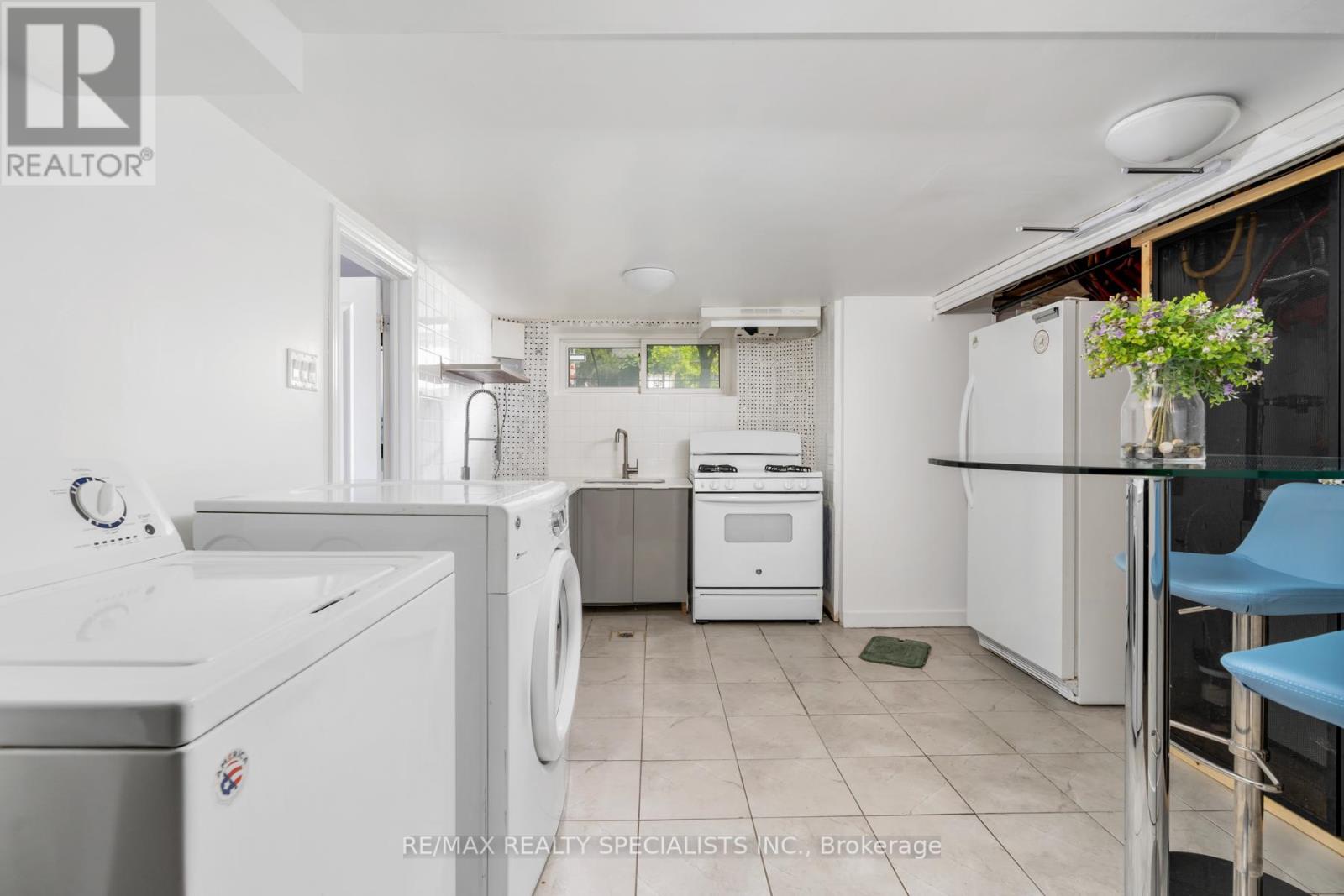 Lower - 290 Westmount Avenue, Toronto, Ontario M6E 3N1 - Photo 9 - C12977410