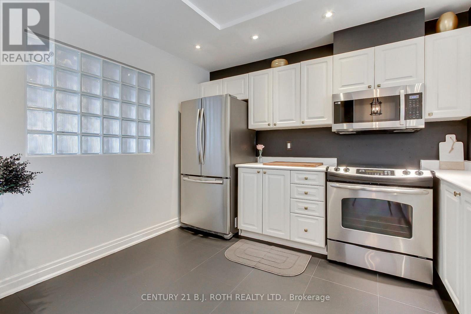 Lp915 - 18 Concorde Place, Toronto, Ontario  M3C 3T9 - Photo 7 - C12977500