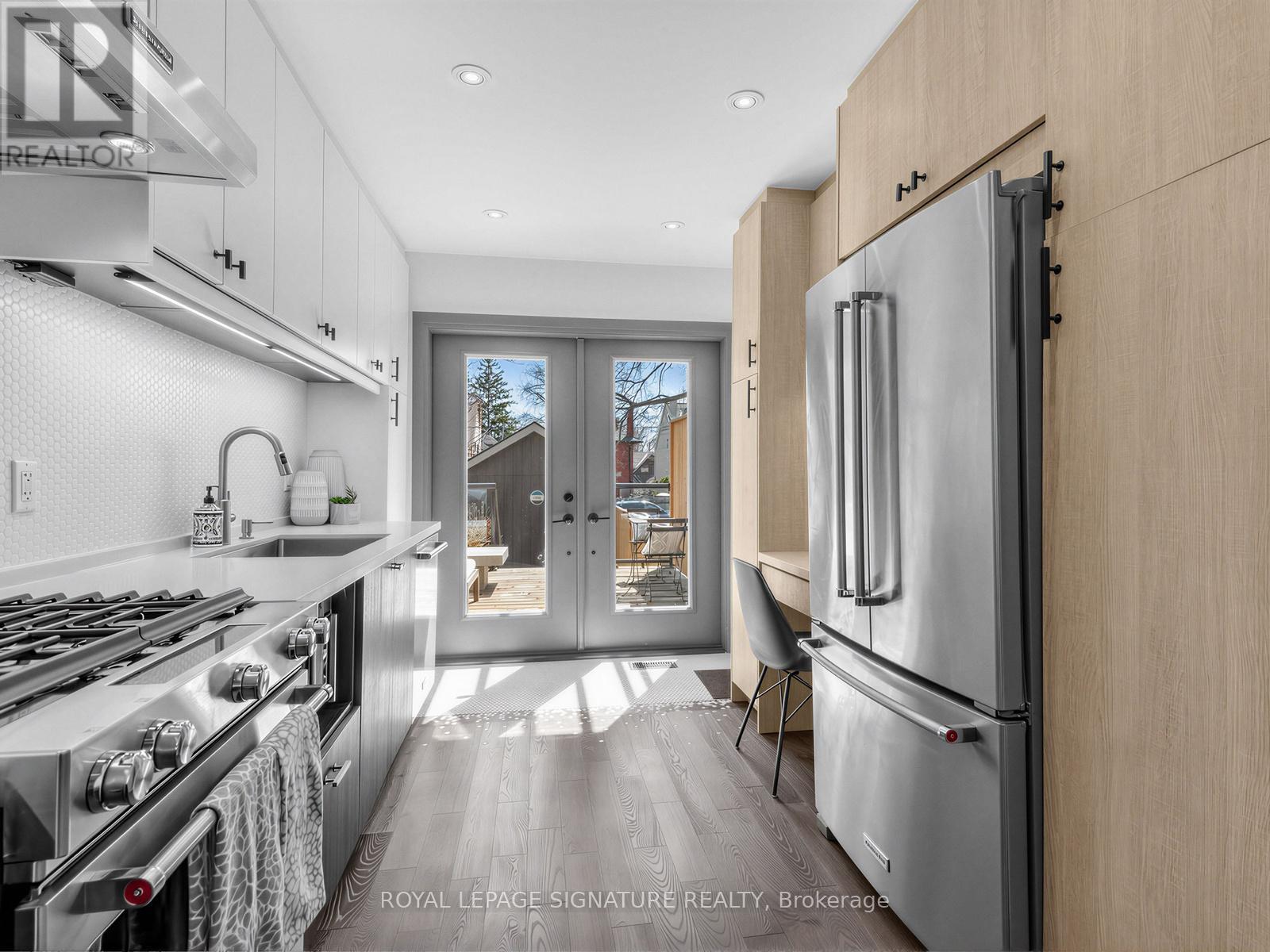 11a Alcina Avenue, Toronto, Ontario  M6G 2E7 - Photo 10 - C12977506