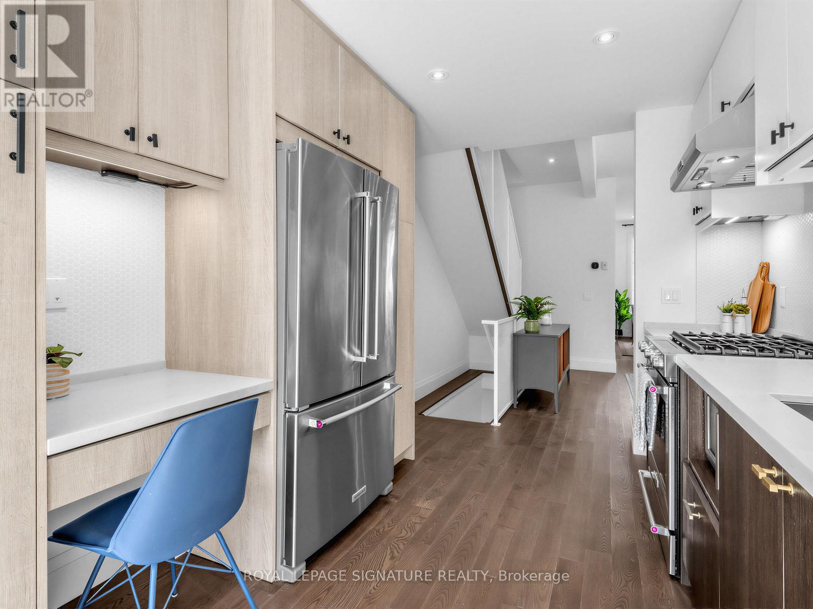 11a Alcina Avenue, Toronto, Ontario  M6G 2E7 - Photo 12 - C12977506