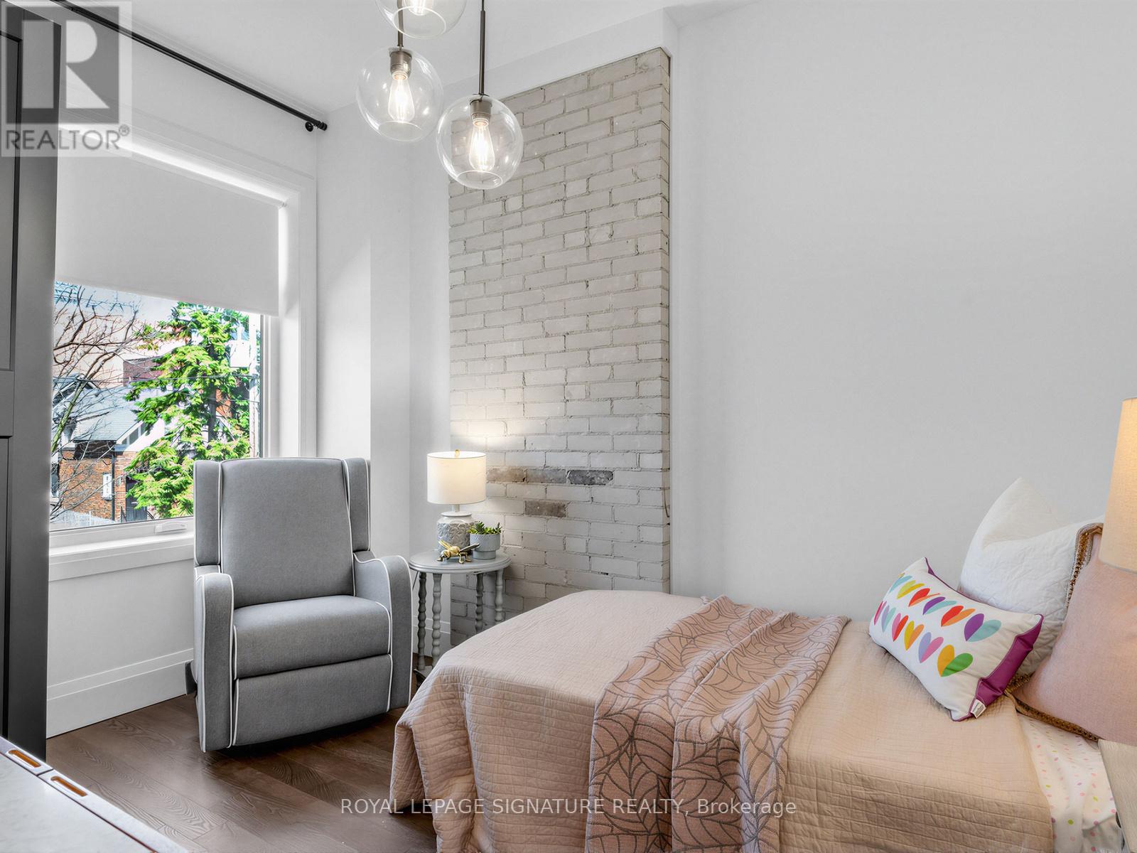 11a Alcina Avenue, Toronto, Ontario  M6G 2E7 - Photo 16 - C12977506