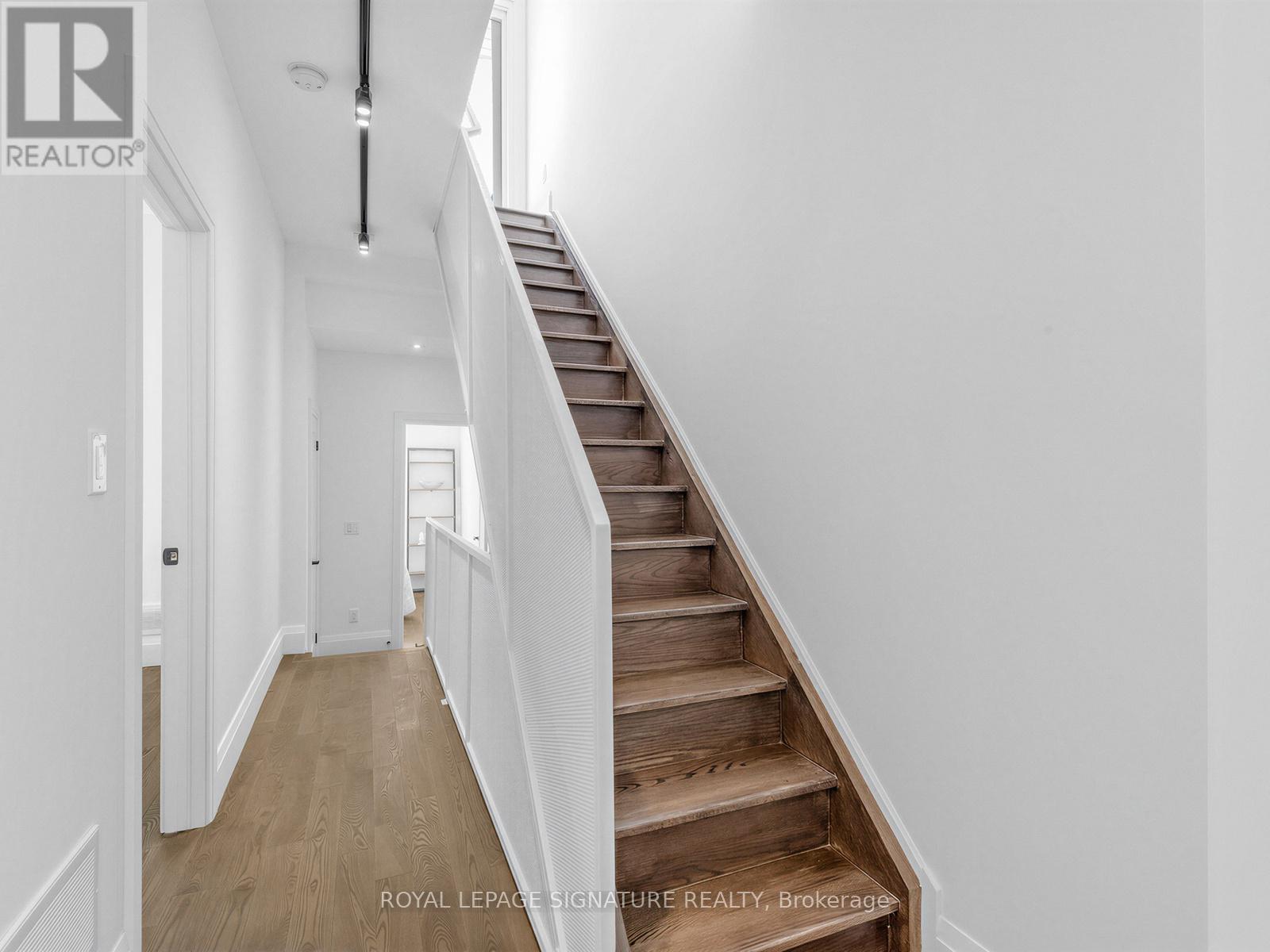 11a Alcina Avenue, Toronto, Ontario  M6G 2E7 - Photo 18 - C12977506