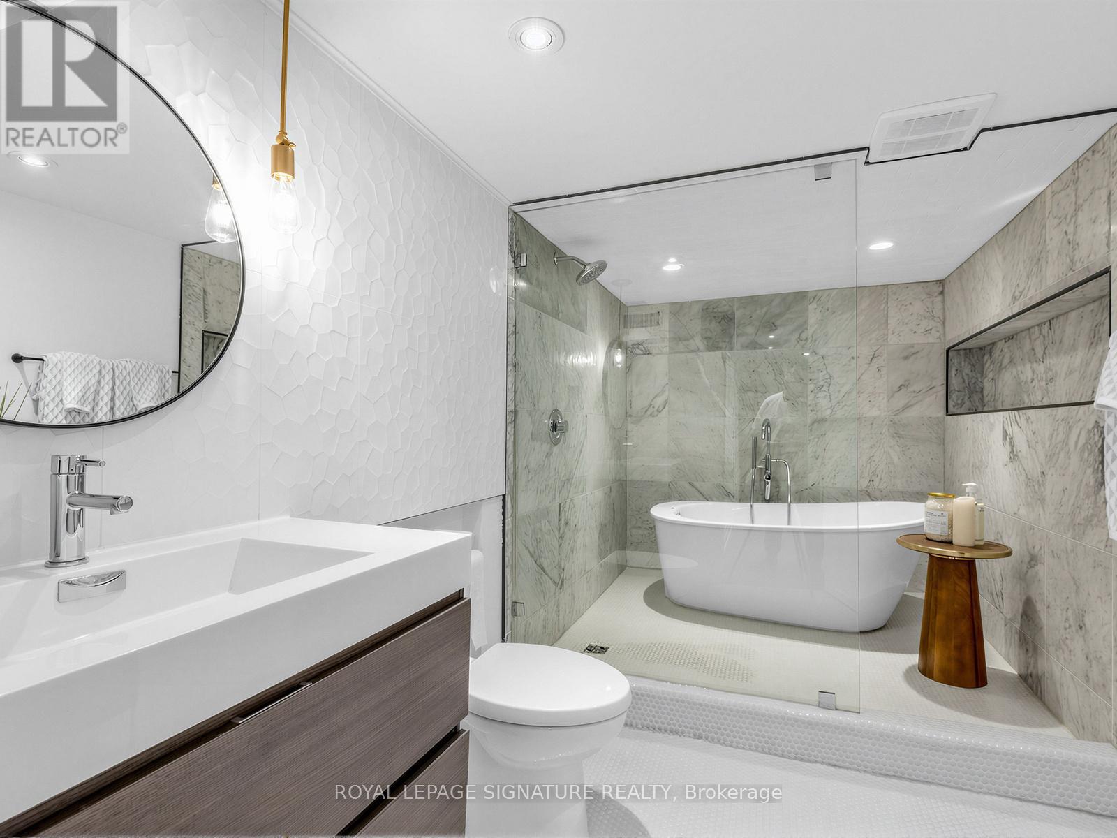 11a Alcina Avenue, Toronto, Ontario  M6G 2E7 - Photo 24 - C12977506