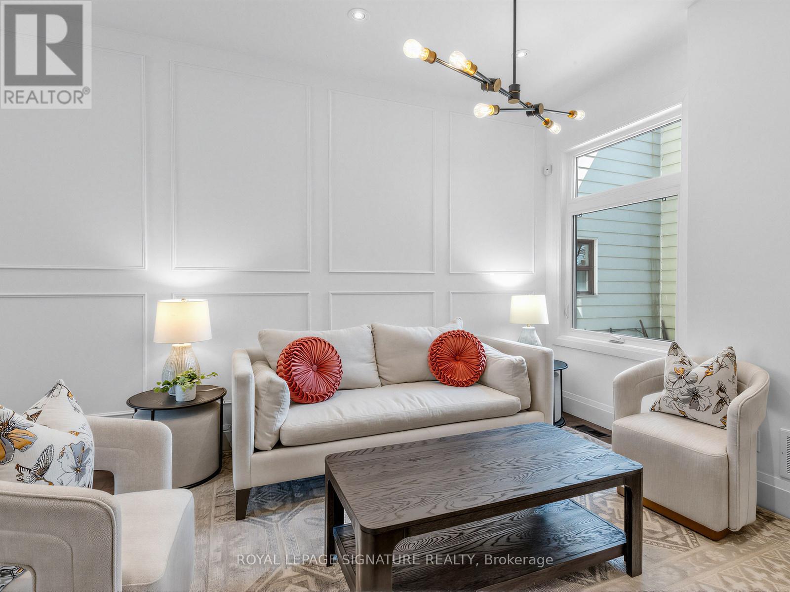 11a Alcina Avenue, Toronto, Ontario  M6G 2E7 - Photo 5 - C12977506