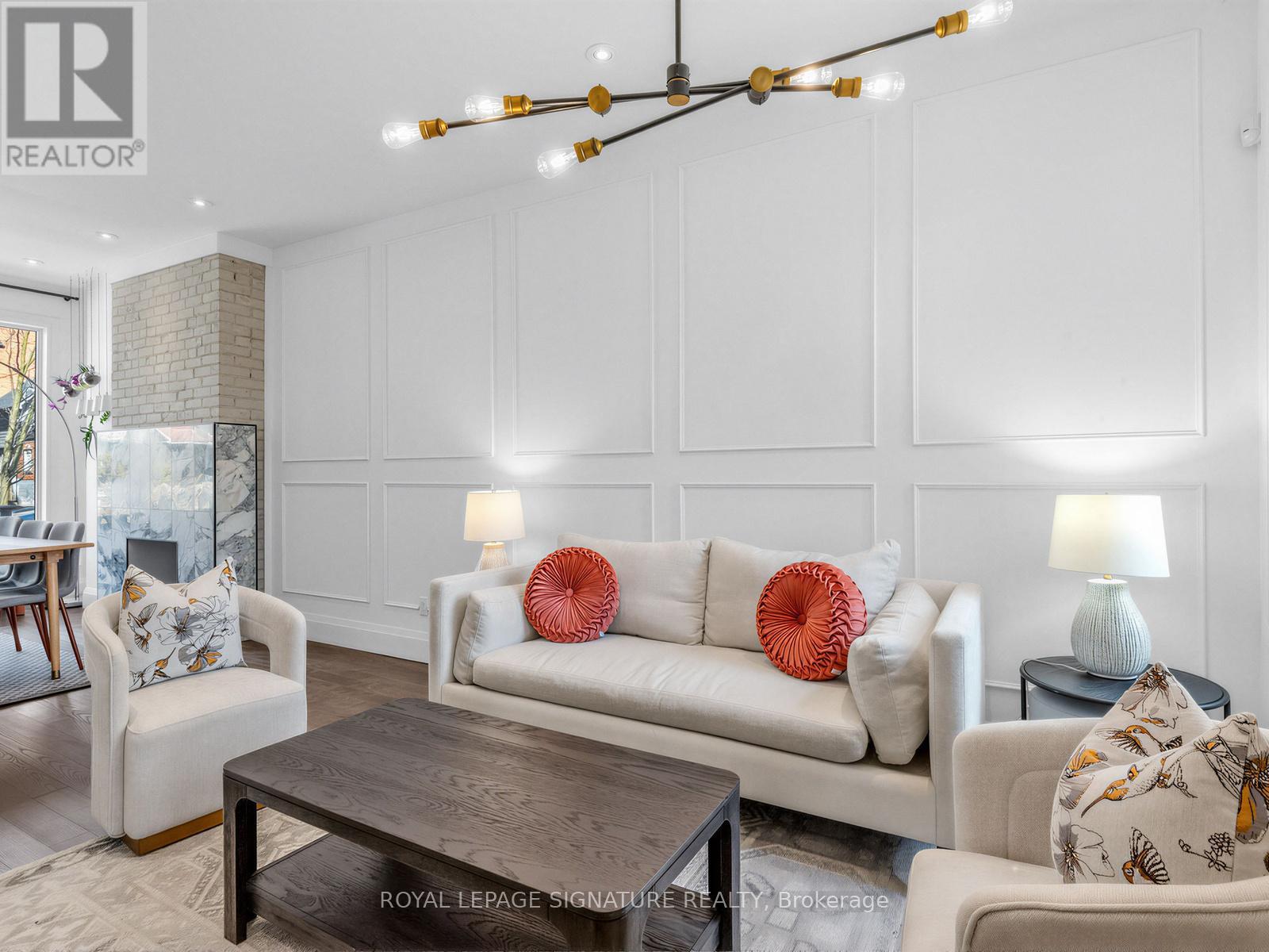 11a Alcina Avenue, Toronto, Ontario  M6G 2E7 - Photo 6 - C12977506