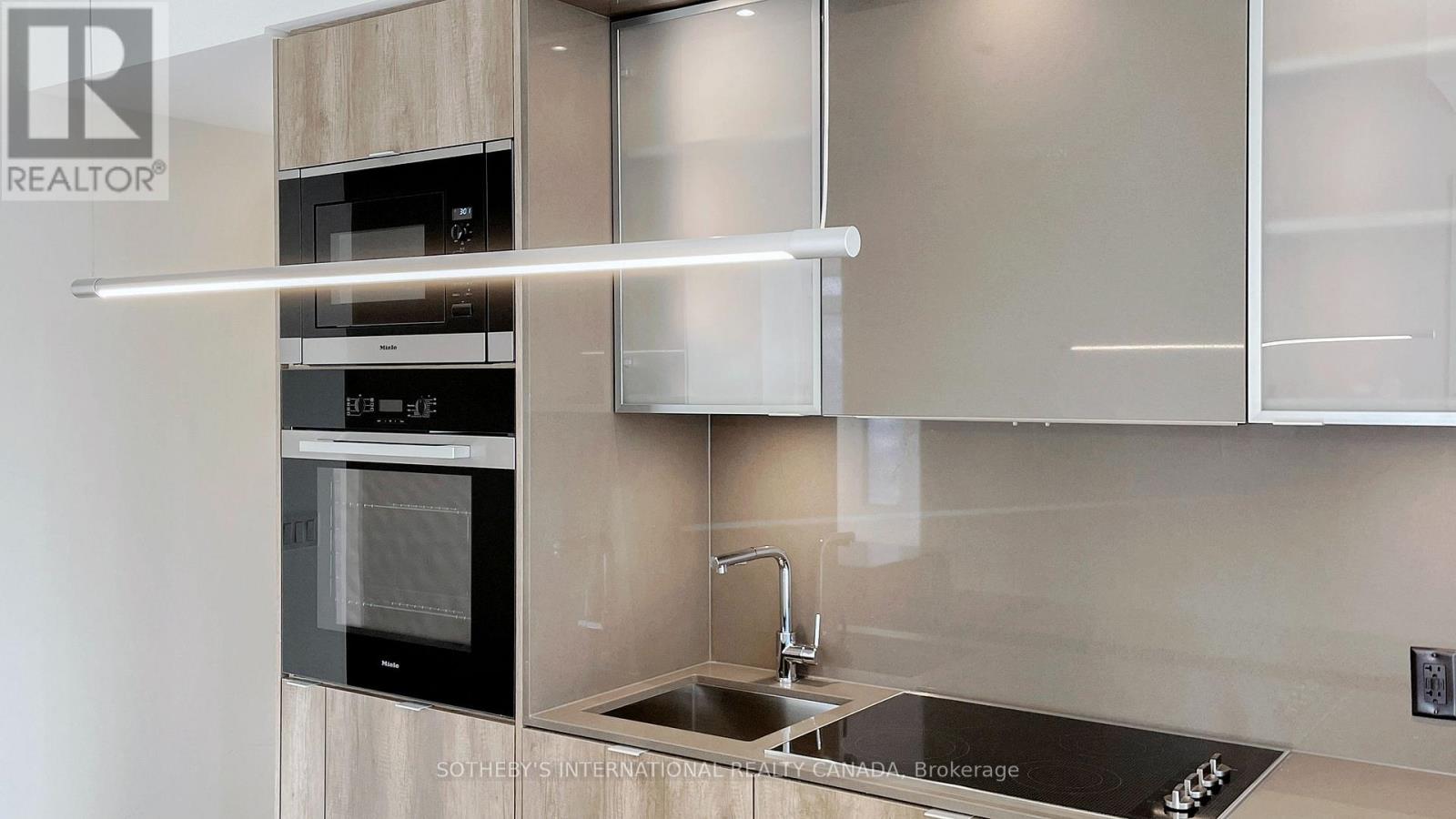 1010 - 11 Yorkville Avenue, Toronto, Ontario  M4W 1L2 - Photo 14 - C12977552