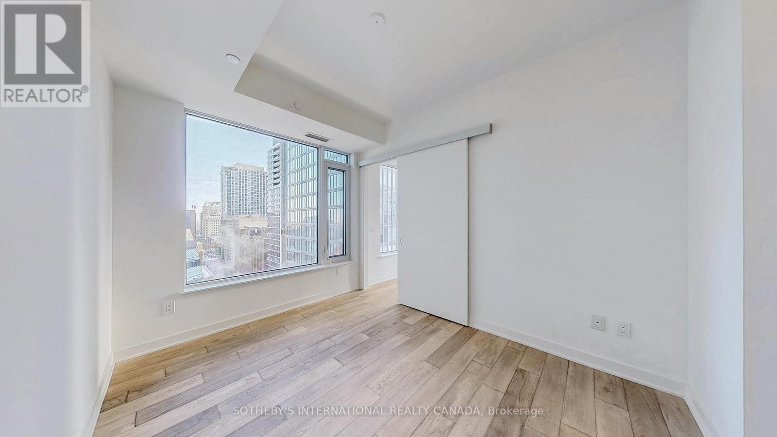 1010 - 11 Yorkville Avenue, Toronto, Ontario  M4W 1L2 - Photo 17 - C12977552