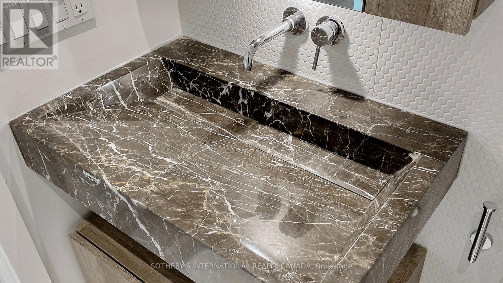 1010 - 11 Yorkville Avenue, Toronto, Ontario  M4W 1L2 - Photo 31 - C12977552