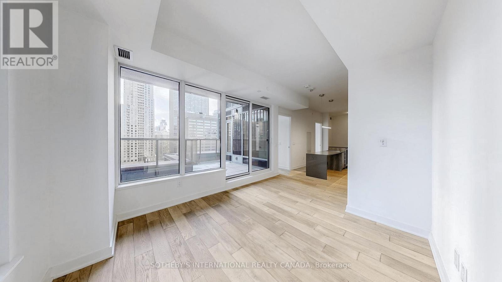 1010 - 11 Yorkville Avenue, Toronto, Ontario  M4W 1L2 - Photo 7 - C12977552