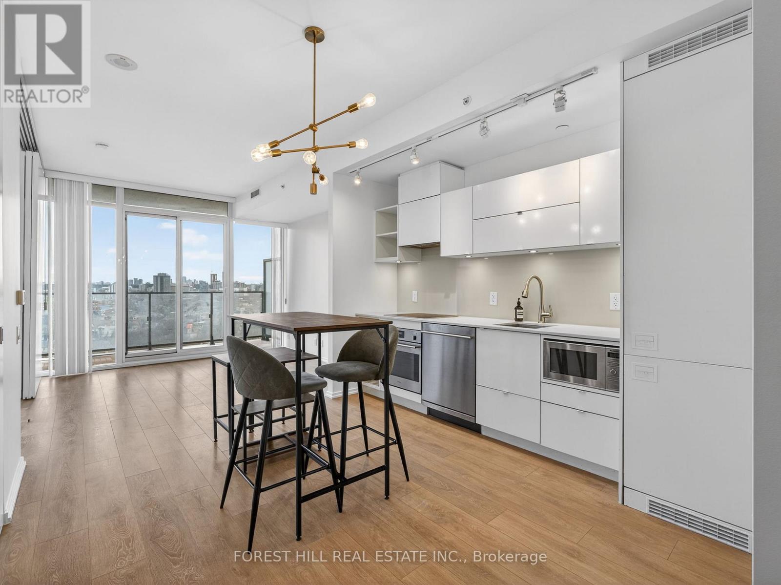 1704 - 125 Peter Street, Toronto, Ontario M5V 0M2 - Photo 3 - C12977604