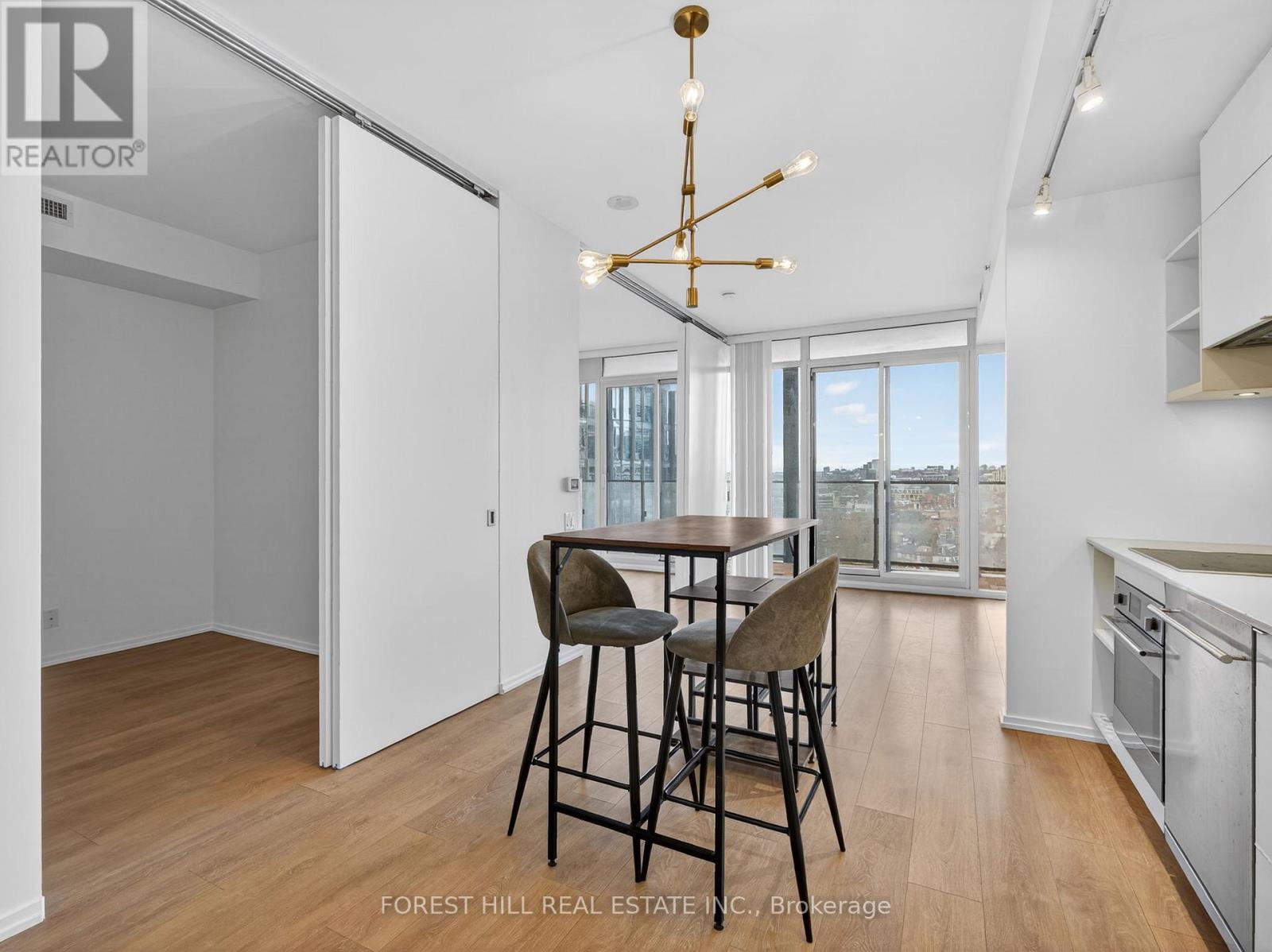 1704 - 125 Peter Street, Toronto, Ontario M5V 0M2 - Photo 4 - C12977604