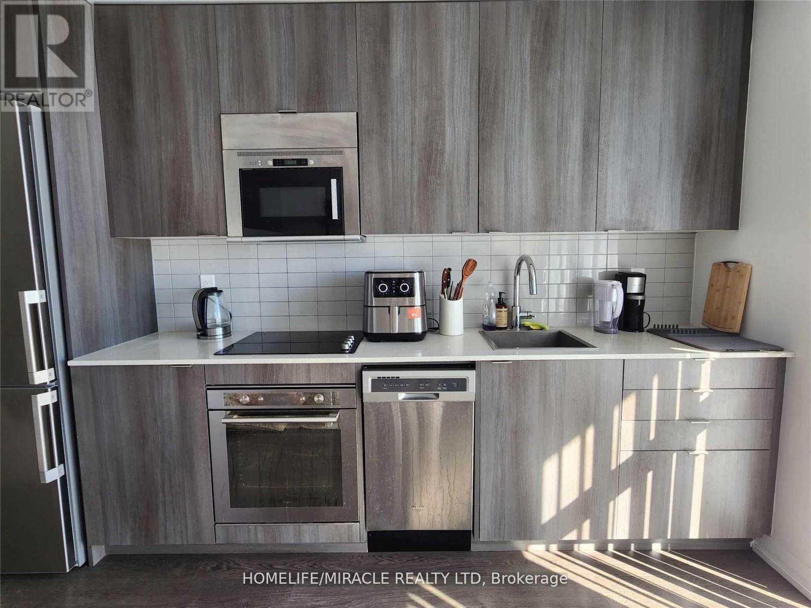 1406 - 101 Erskine Avenue, Toronto, Ontario  M4P 1Y5 - Photo 3 - C12977704