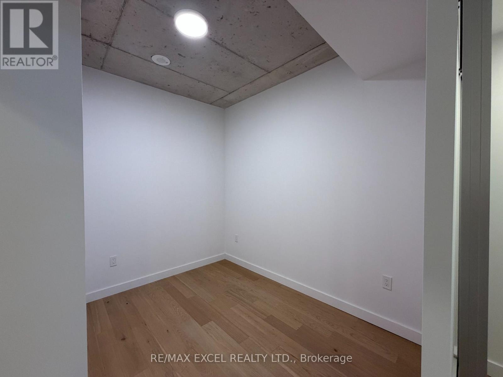 218 - 1720 Bayview Avenue, Toronto, Ontario  M4G 0E5 - Photo 8 - C12977728