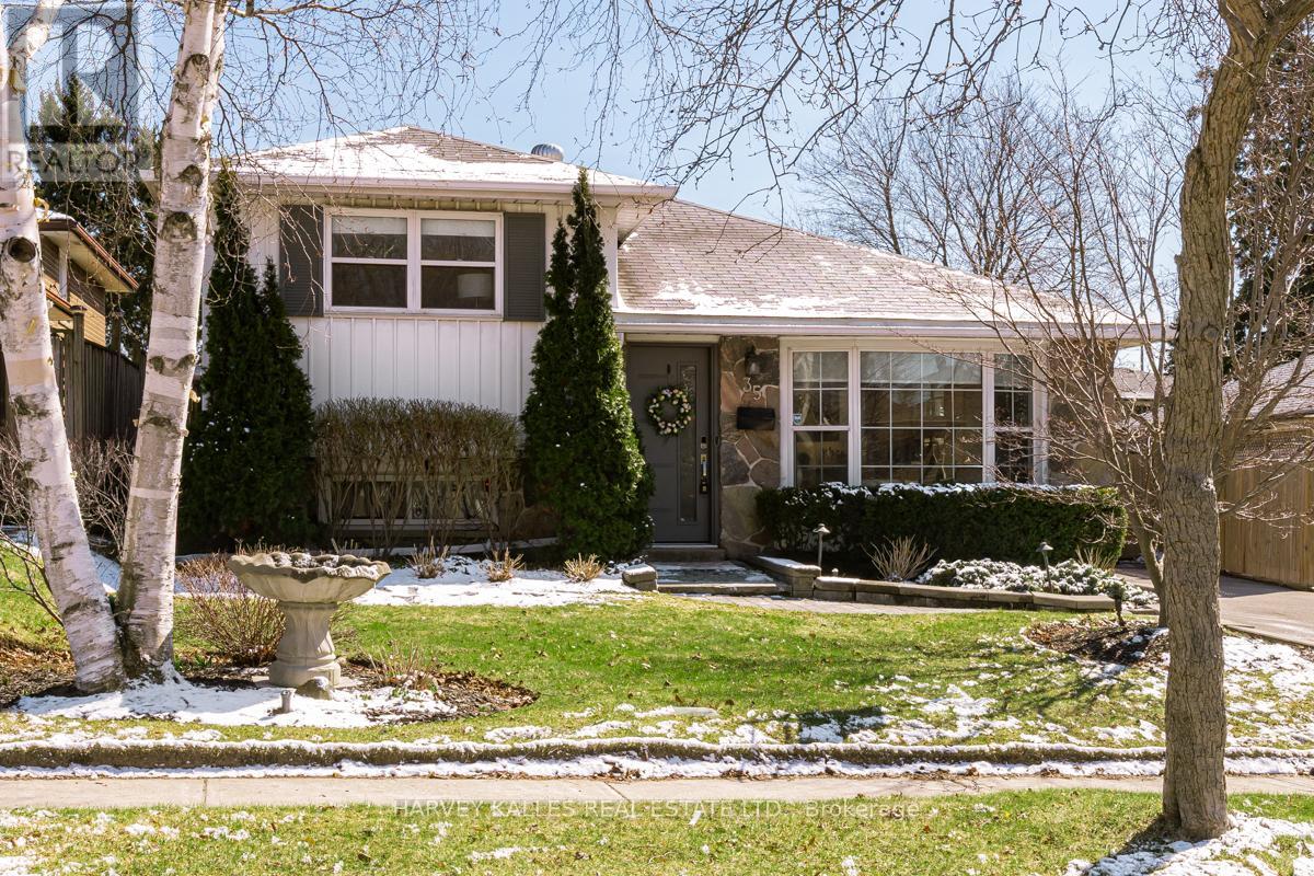 35 MANORGLEN CRESCENT, Toronto, Ontario