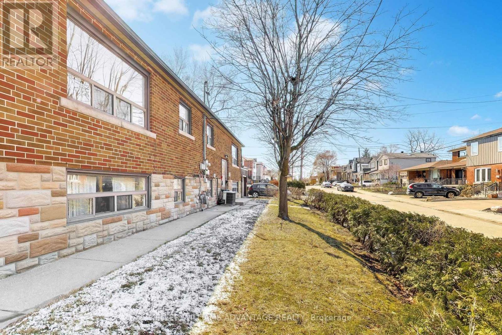 270 Glebemount Avenue, Toronto, Ontario  M4C 3T8 - Photo 3 - E12977476