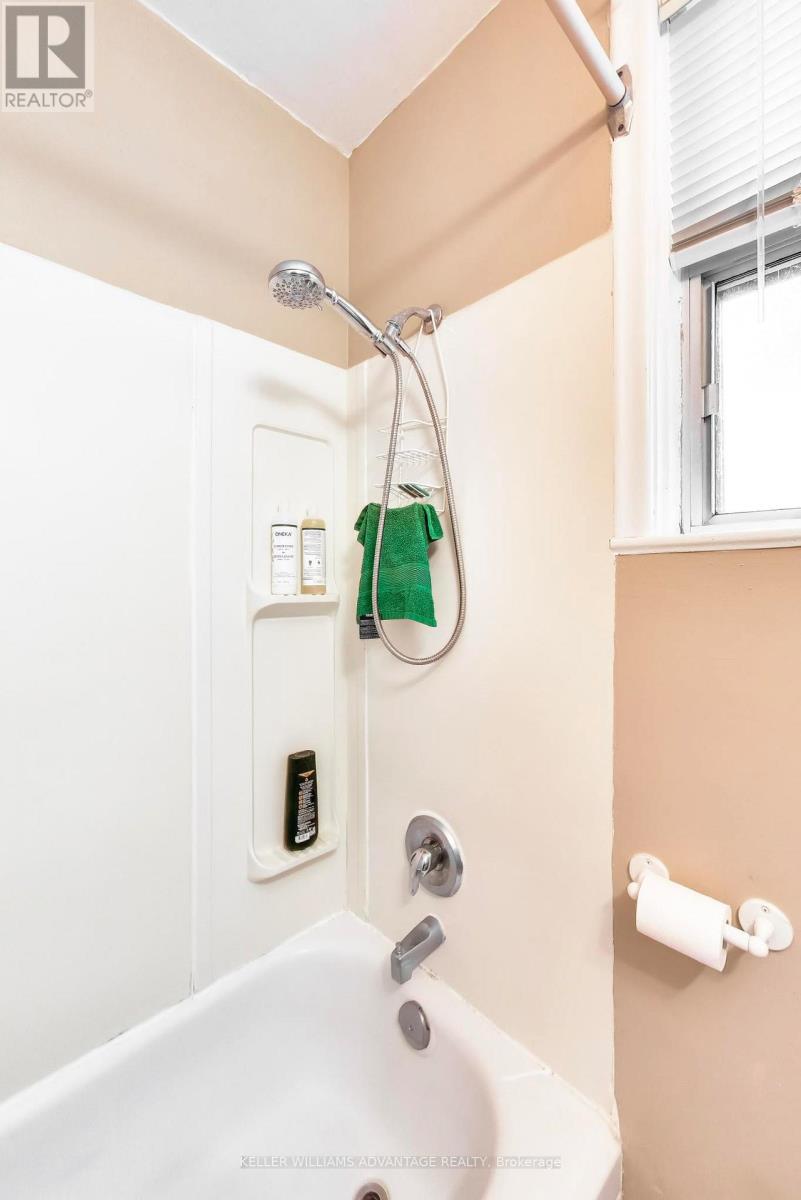 270 Glebemount Avenue, Toronto, Ontario  M4C 3T8 - Photo 12 - E12977512