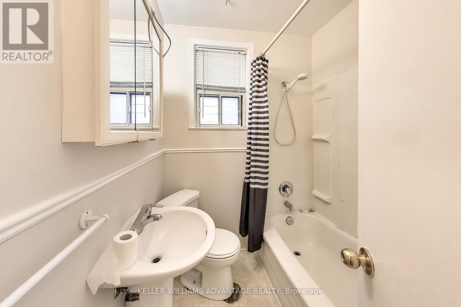 270 Glebemount Avenue, Toronto, Ontario  M4C 3T8 - Photo 23 - E12977512