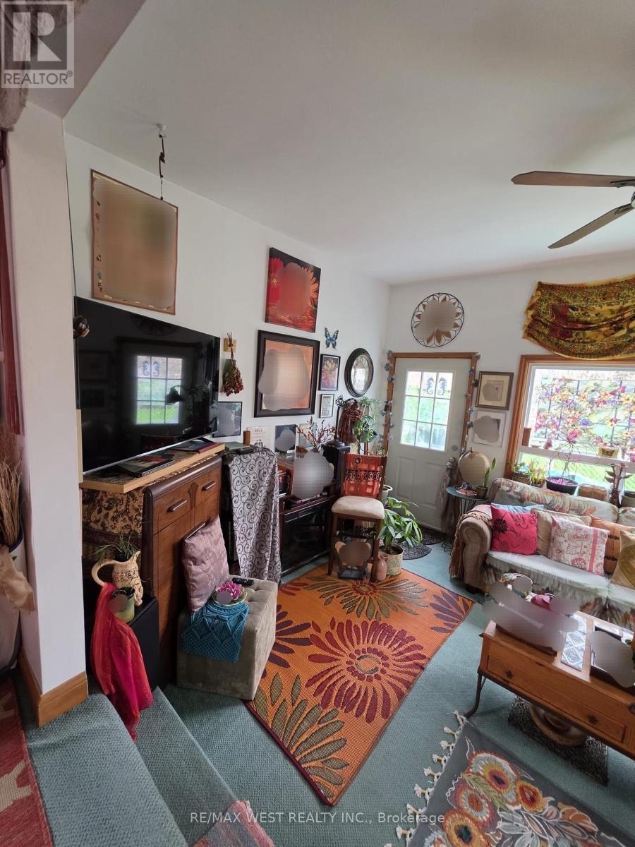 409 Woodbine Avenue, Toronto, Ontario  M4L 3P7 - Photo 3 - E12977514