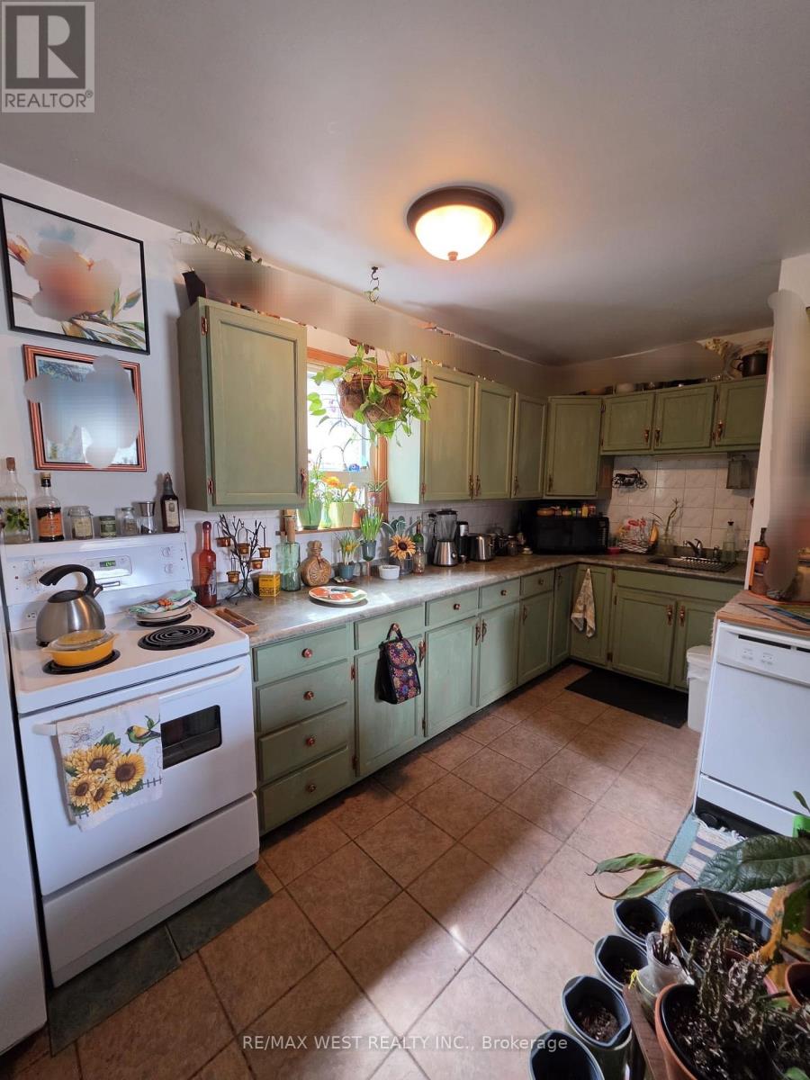 409 Woodbine Avenue, Toronto, Ontario  M4L 3P7 - Photo 7 - E12977514