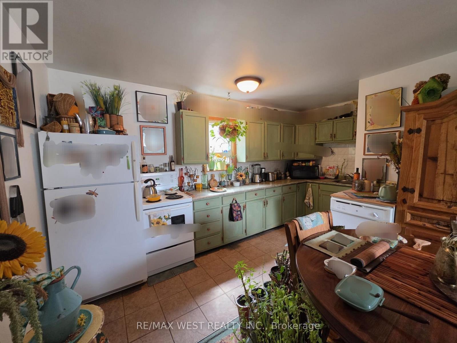 409 Woodbine Avenue, Toronto, Ontario  M4L 3P7 - Photo 8 - E12977514