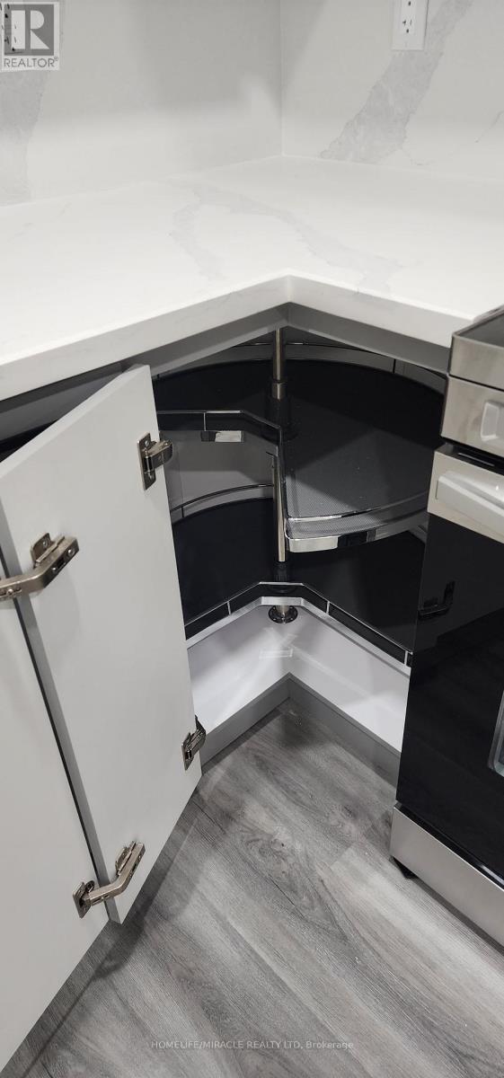 52 Huggins Drive, Whitby, Ontario  L1P 0J5 - Photo 11 - E12977620