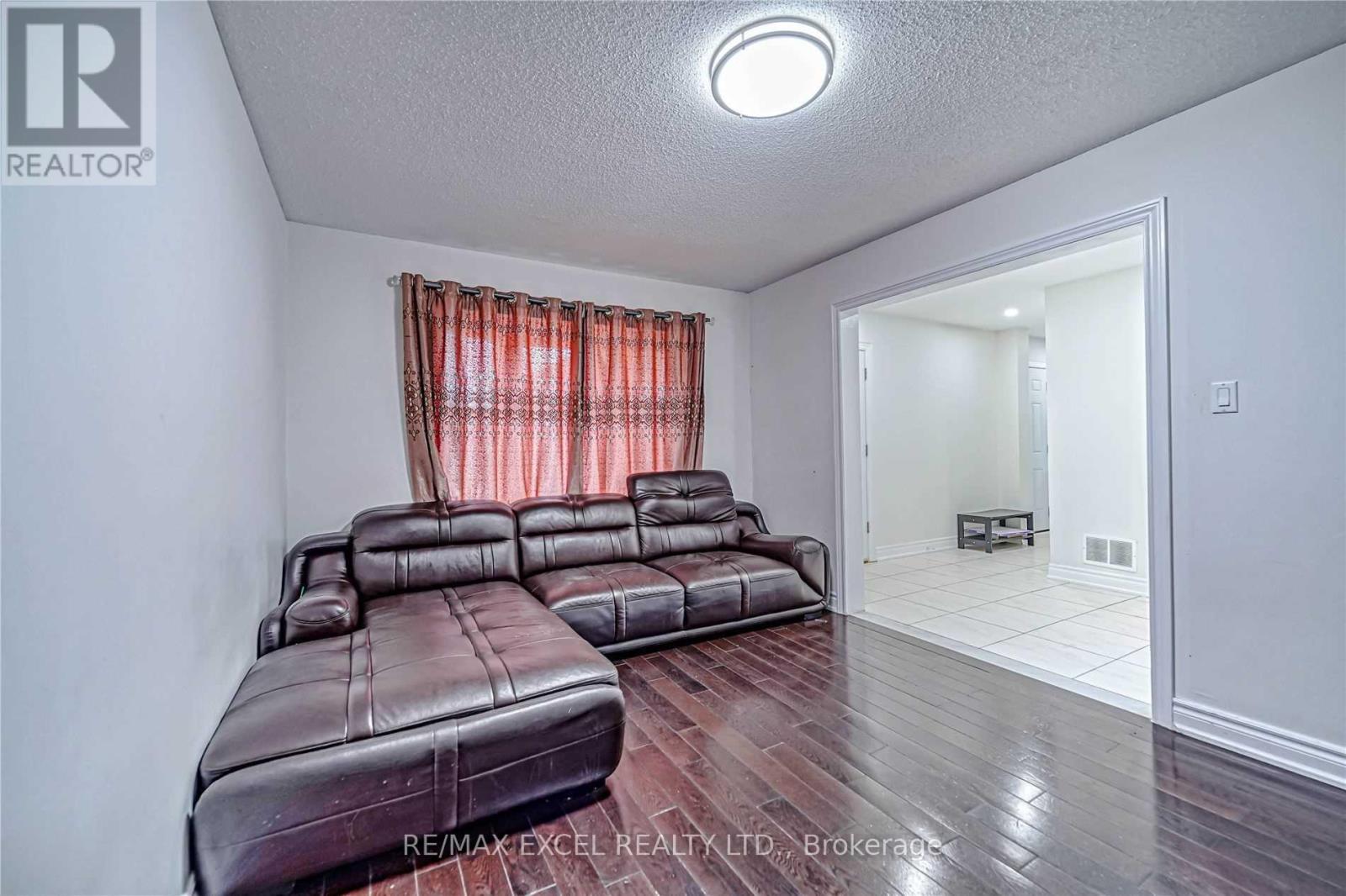 Upper - 47 Whiteleaf Crescent, Toronto, Ontario  M1V 3G1 - Photo 3 - E12968818