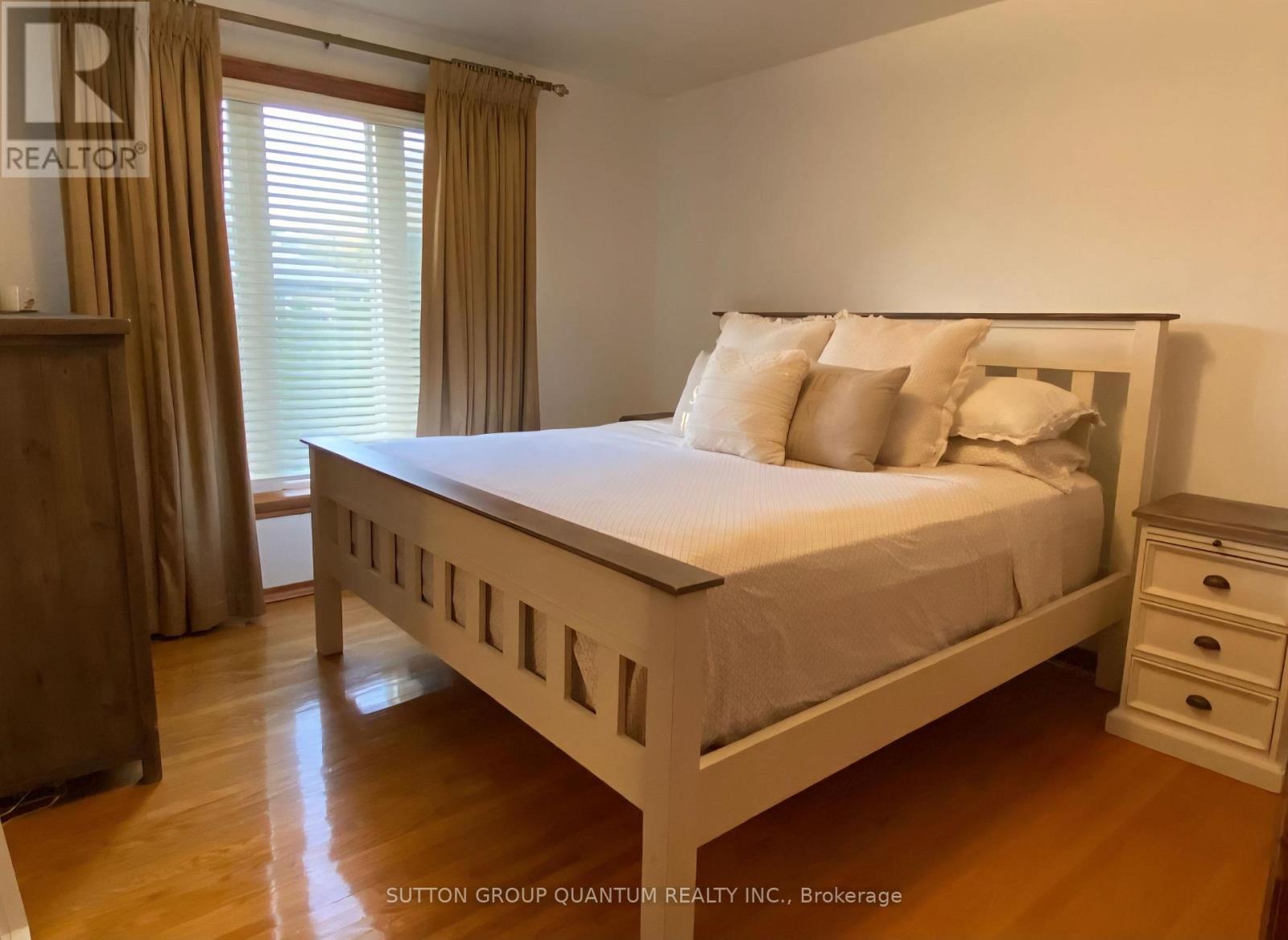 86 Dunbar Road, Mississauga, Ontario  L5B 1G4 - Photo 6 - W12977146