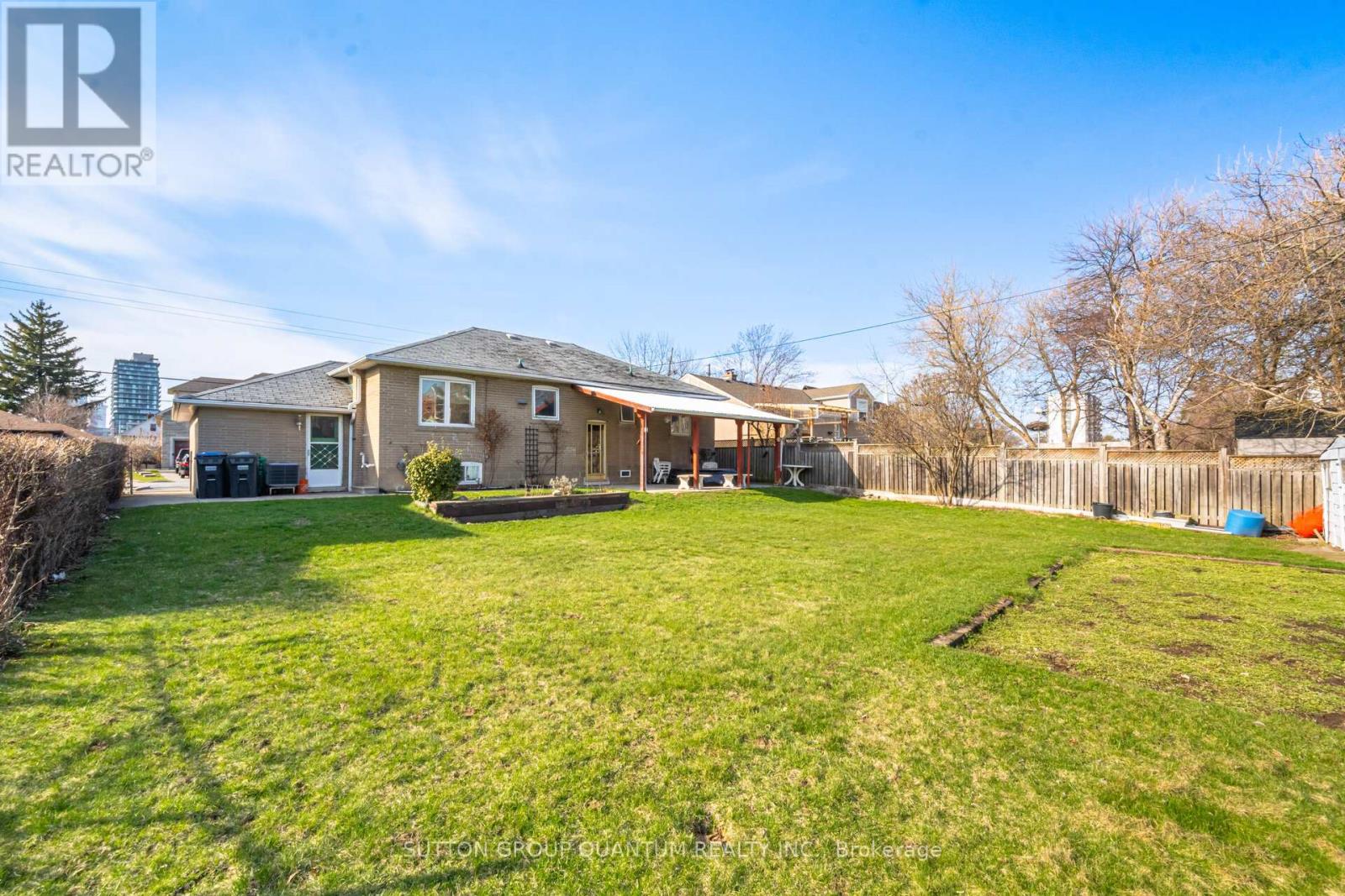 86 Dunbar Road, Mississauga, Ontario  L5B 1G4 - Photo 17 - W12977146