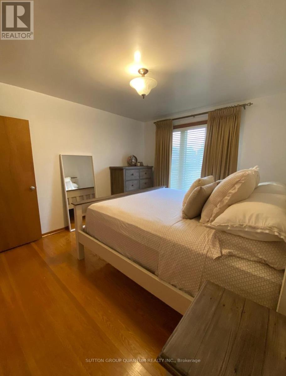 86 Dunbar Road, Mississauga, Ontario  L5B 1G4 - Photo 8 - W12977146