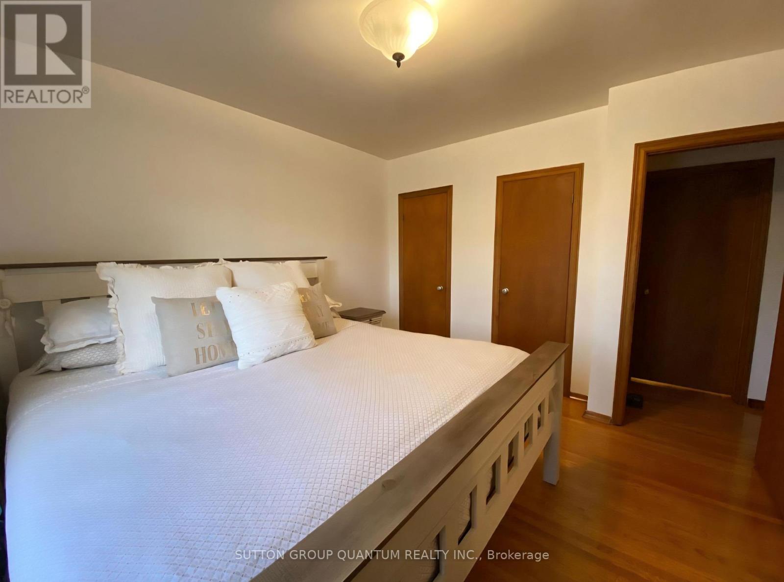 86 Dunbar Road, Mississauga, Ontario  L5B 1G4 - Photo 7 - W12977146