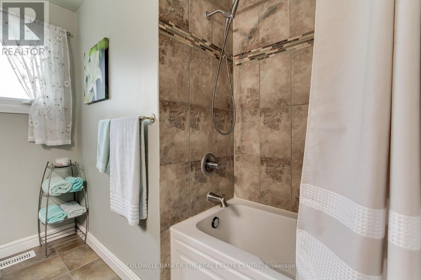 1324 Shore Acres (County Rd 3) Drive, Innisfil, Ontario  L0L 1R0 - Photo 21 - N12977560