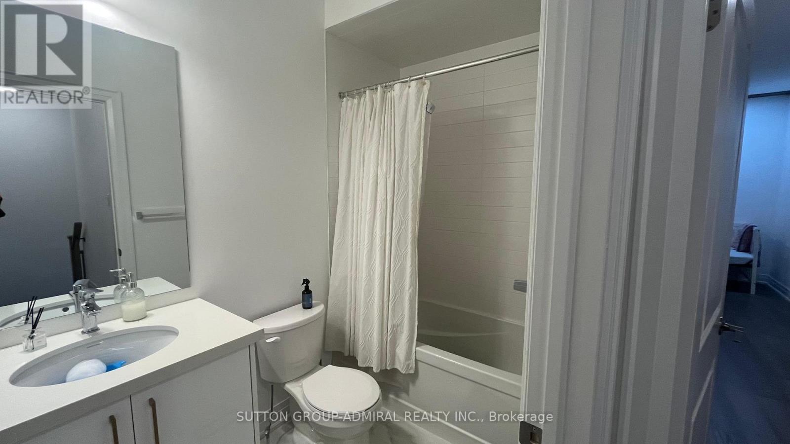 20 Chiara Rose Lane, Richmond Hill, Ontario  L4E 1L4 - Photo 12 - N12977590