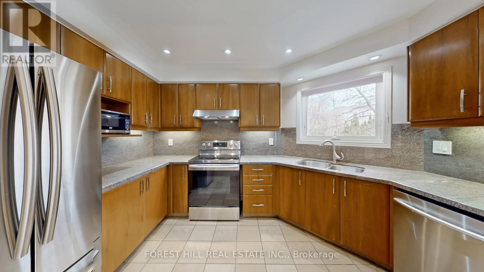 47 Edenbridge Drive, Vaughan, Ontario  L4J 7V1 - Photo 6 - N12977602