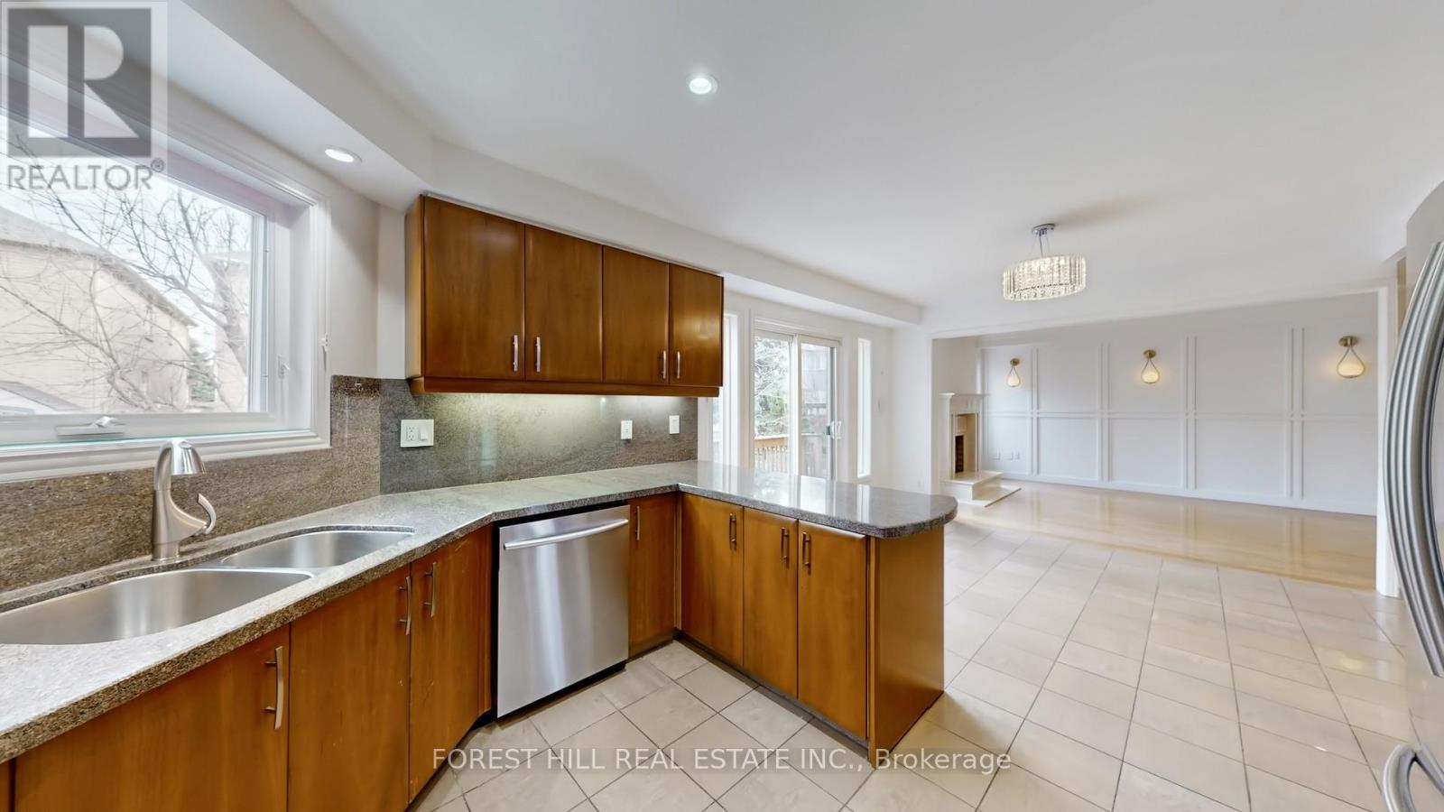 47 Edenbridge Drive, Vaughan, Ontario  L4J 7V1 - Photo 8 - N12977602