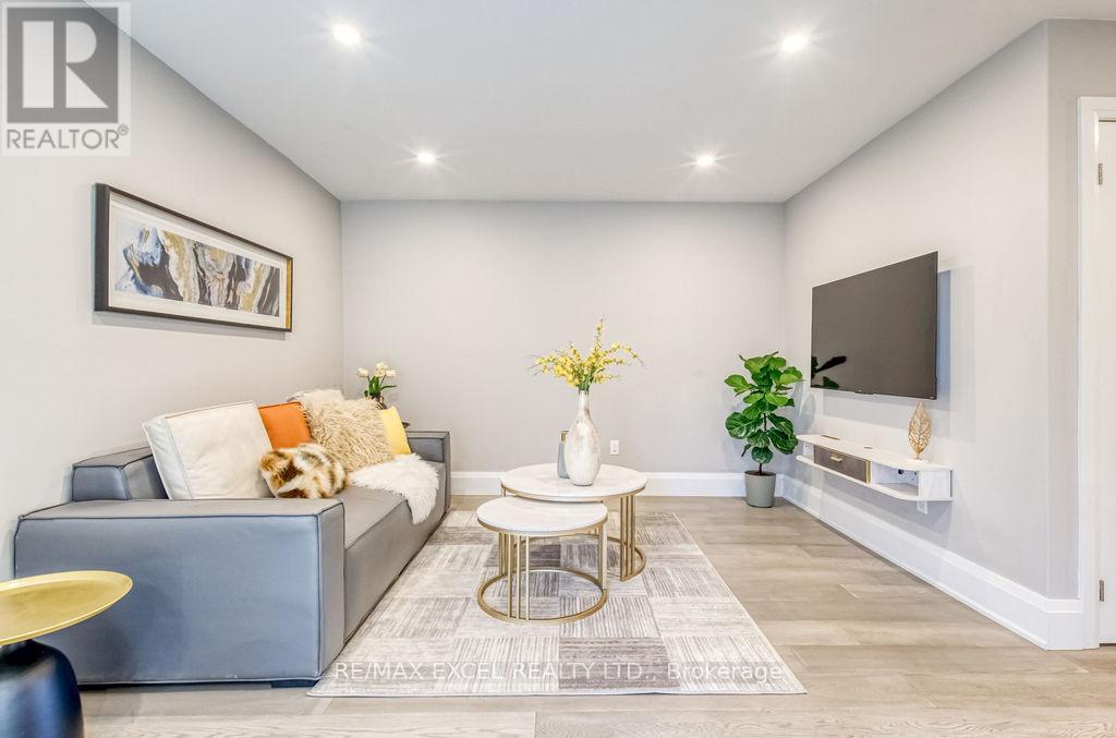 106 Upton Crescent, Markham, Ontario  L3R 3T4 - Photo 5 - N12977616