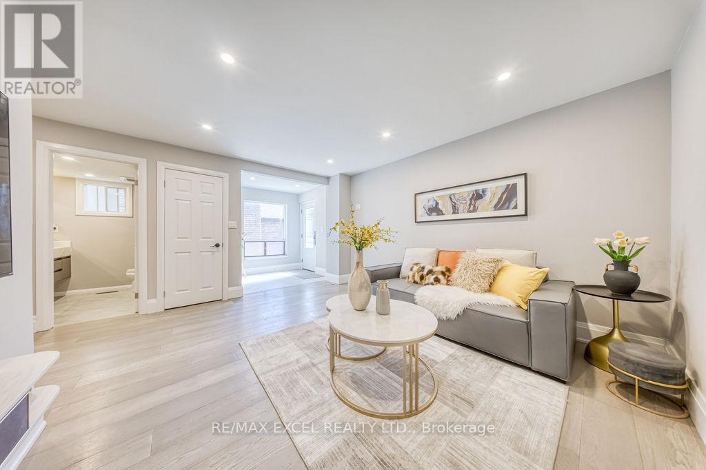 106 Upton Crescent, Markham, Ontario  L3R 3T4 - Photo 6 - N12977616