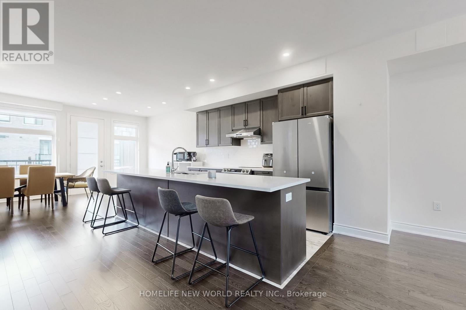 18 Bennington Road, Newmarket, Ontario  L3X 0M8 - Photo 10 - N12977642