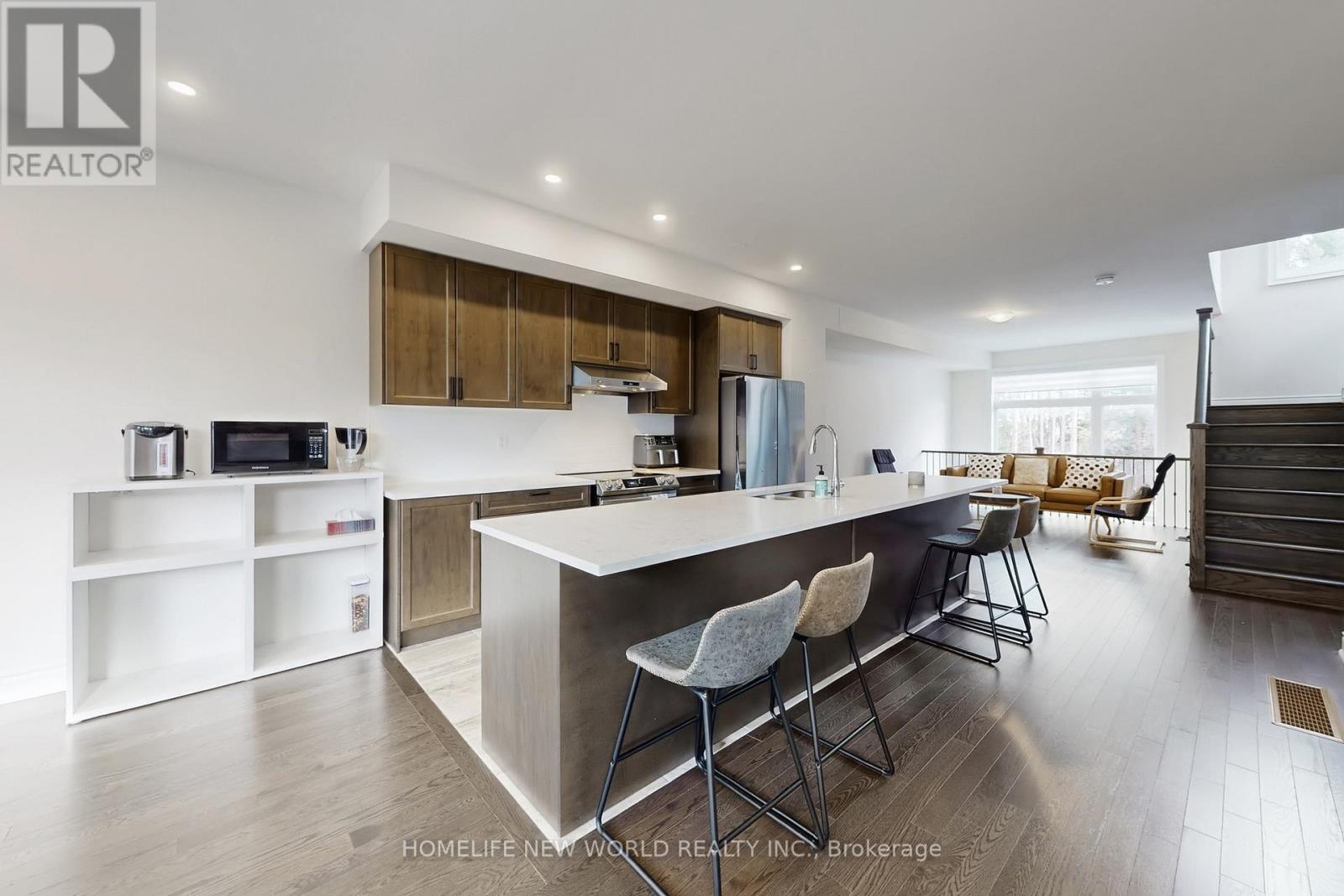 18 Bennington Road, Newmarket, Ontario  L3X 0M8 - Photo 11 - N12977642