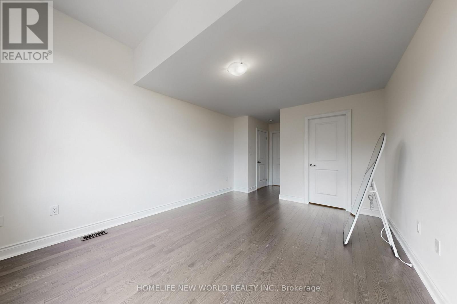 18 Bennington Road, Newmarket, Ontario  L3X 0M8 - Photo 22 - N12977642