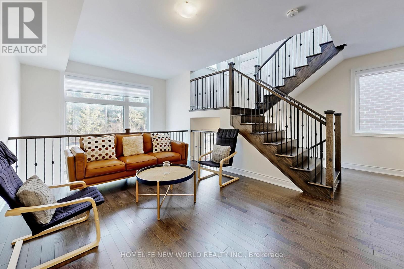 18 Bennington Road, Newmarket, Ontario  L3X 0M8 - Photo 6 - N12977642