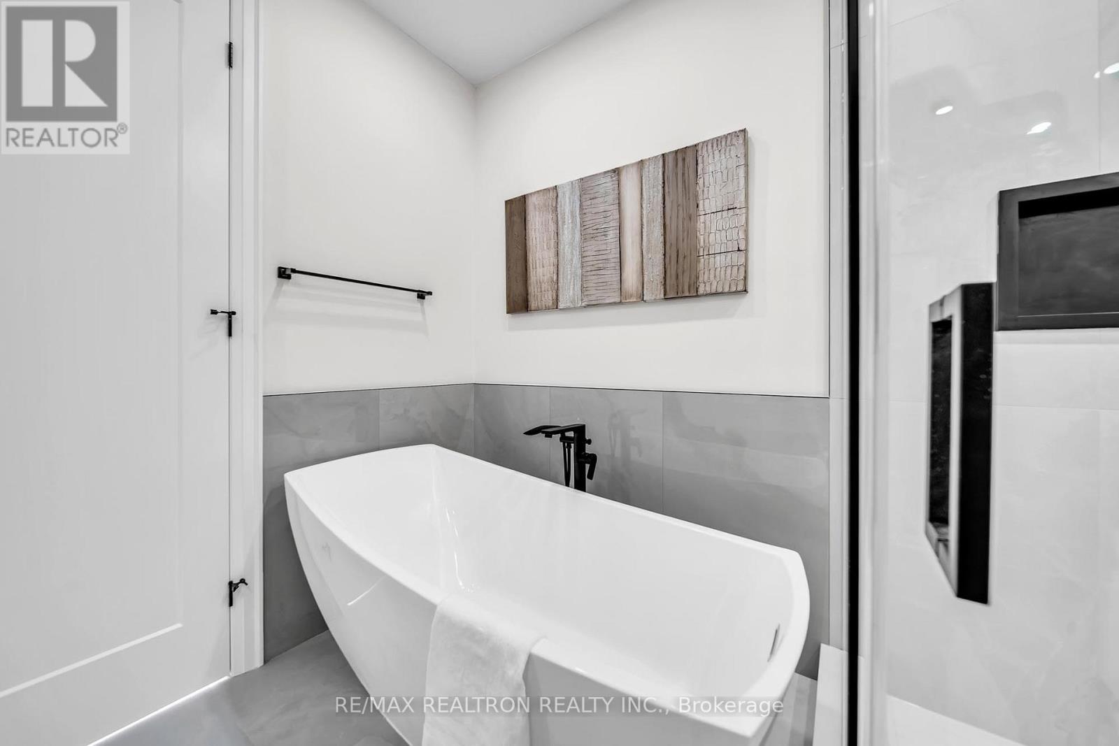 8698 6 Line, Essa, Ontario  L0M 1T0 - Photo 34 - N12977746