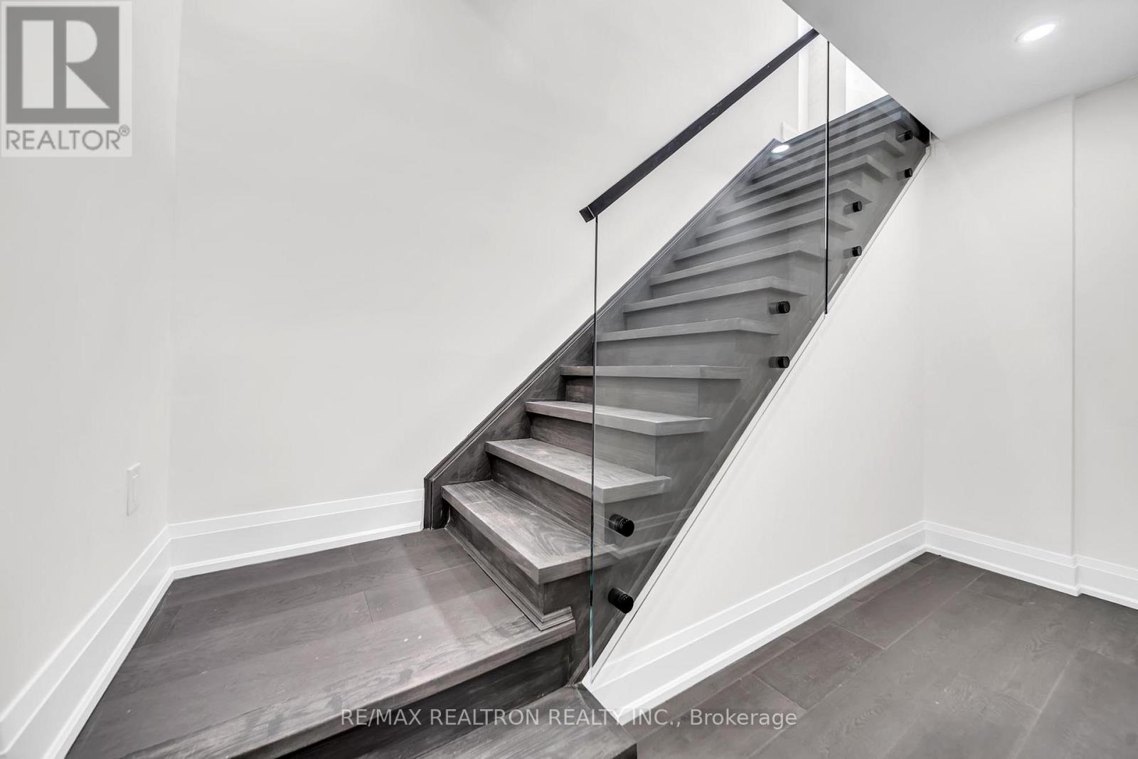 8698 6 Line, Essa, Ontario  L0M 1T0 - Photo 36 - N12977746